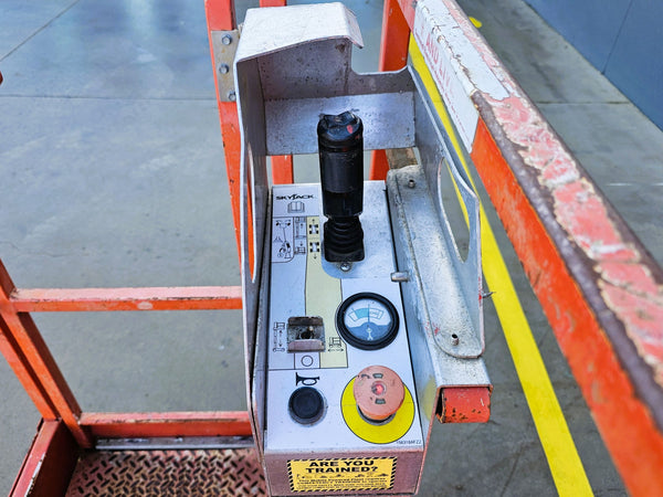 Used 2015 Skyjack SJ12 Vertical Mast Lift