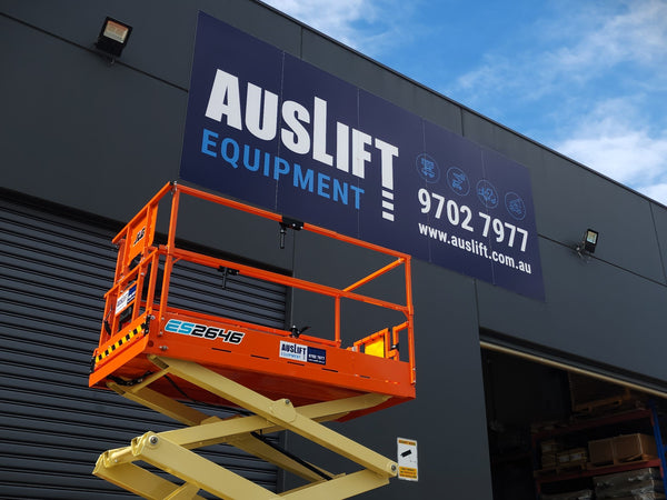 JLG ES2646 26ft Electric Scissor Lift on Bullant Trailer