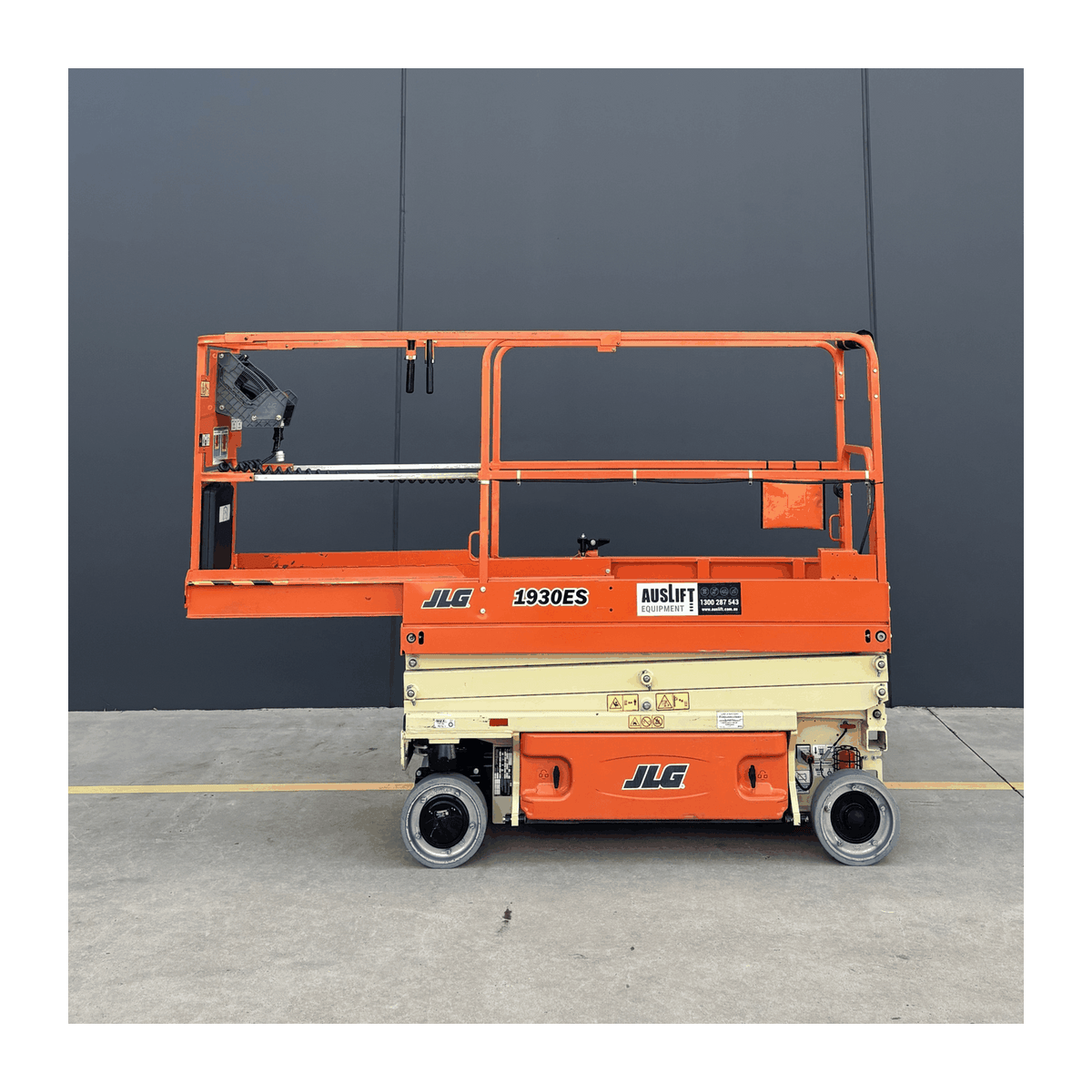 JLG 1930ES electric scissor lift (SN6420) side profile with deck extended
