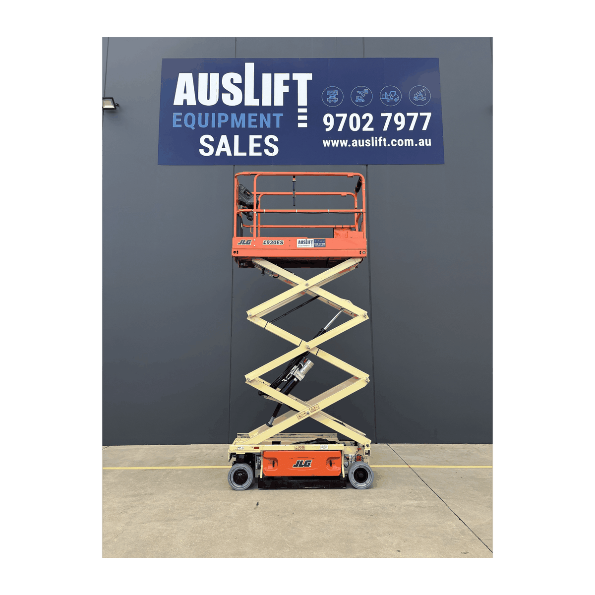 JLG 1930ES electric scissor lift (SN6420) platform raised, Auslift signage