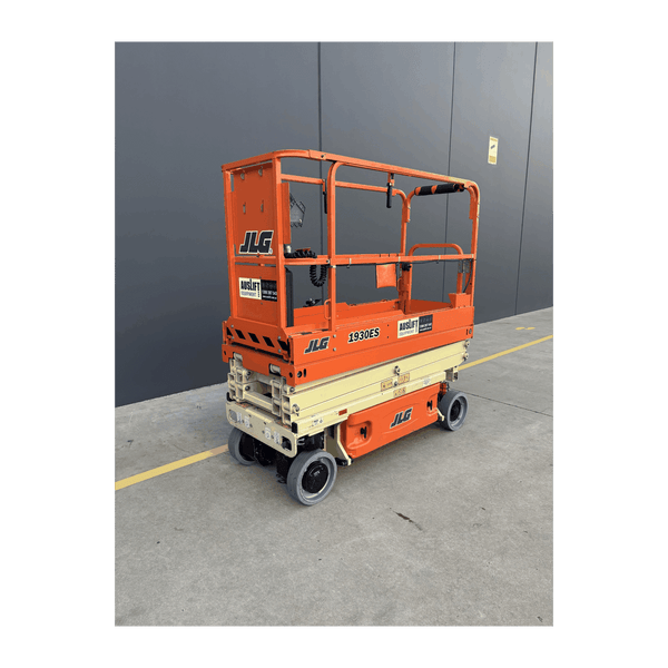 JLG 1930ES electric scissor lift (SN6420) front right side quarter view
