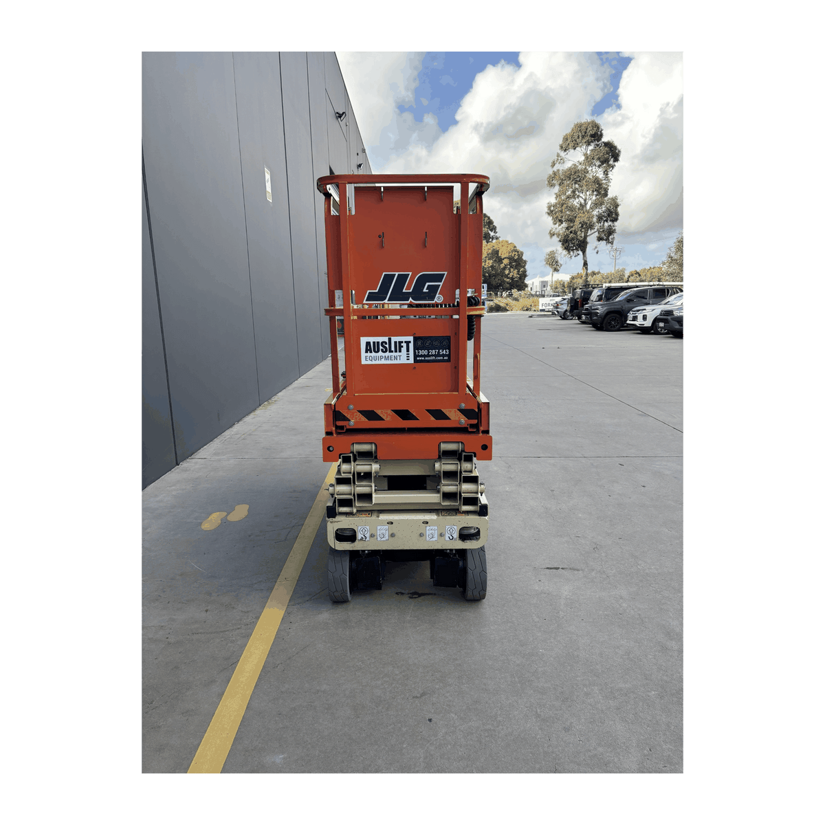 JLG 1930ES electric scissor lift (SN6420) front view
