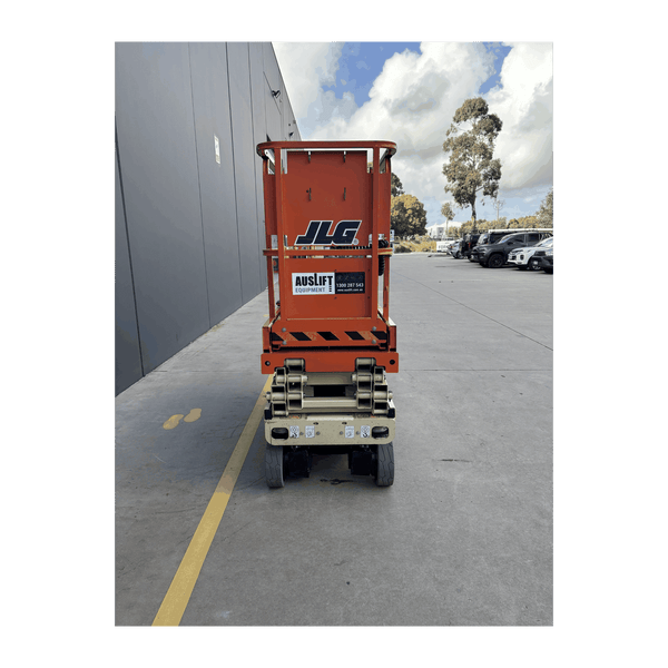JLG 1930ES electric scissor lift (SN6420) front view
