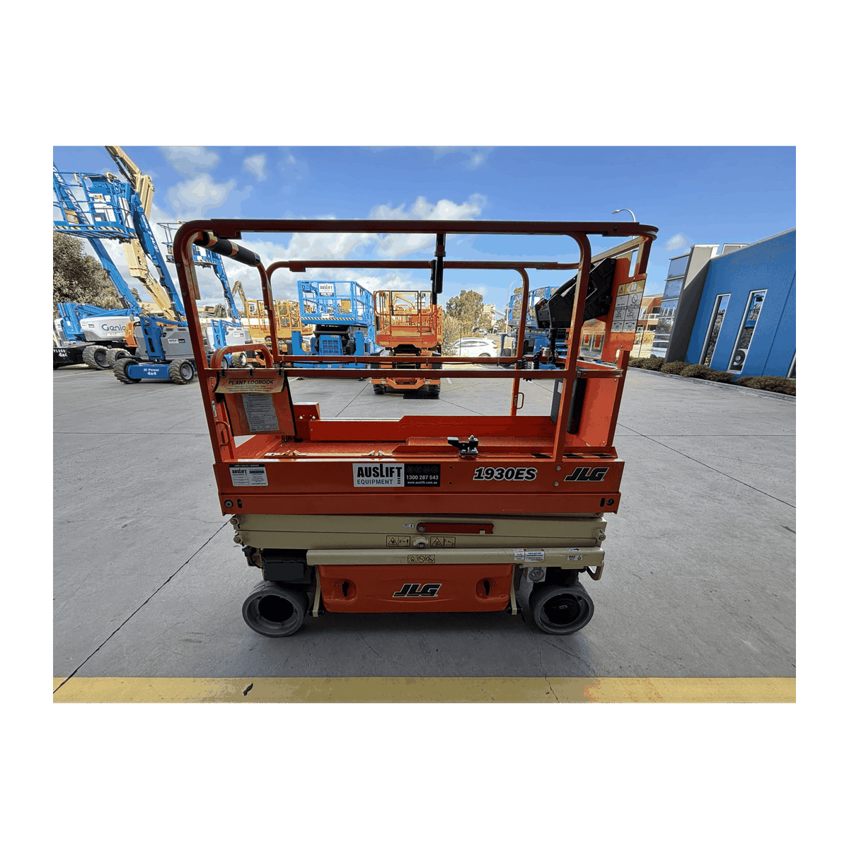 JLG 1930ES electric scissor lift (SN6420) right side profile platform lowered
