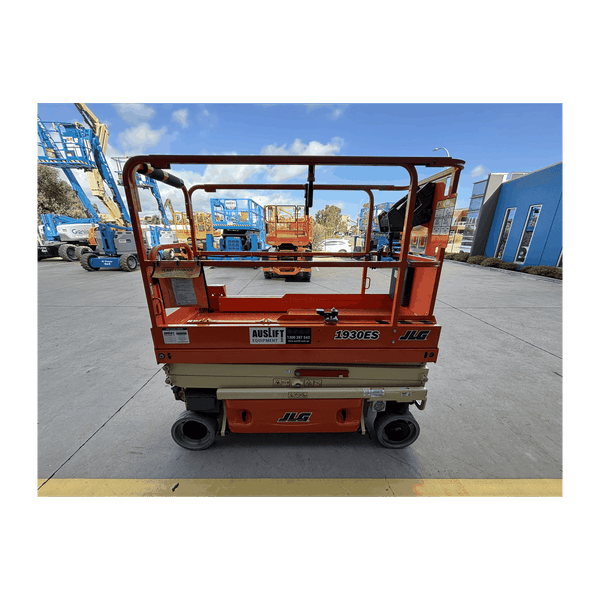 JLG 1930ES electric scissor lift (SN6420) right side profile platform lowered
