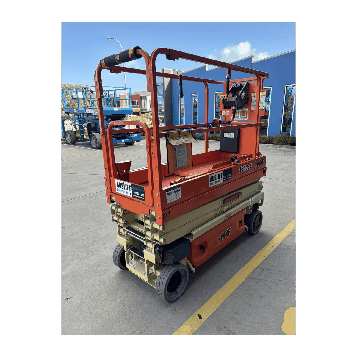 JLG 1930ES electric scissor lift (SN6420) rear right side quarter view
