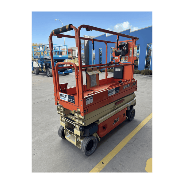 JLG 1930ES electric scissor lift (SN6420) rear right side quarter view
