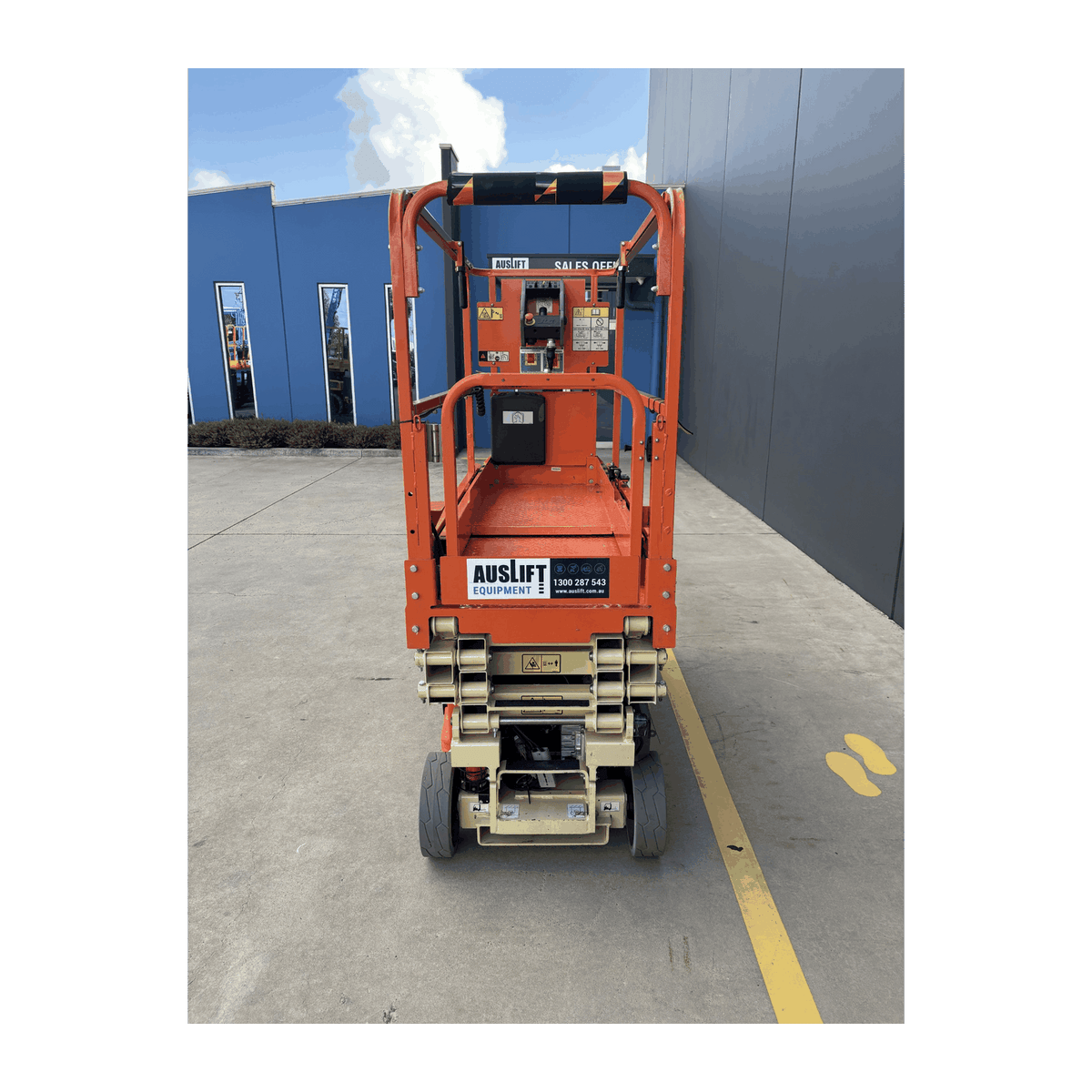 JLG 1930ES electric scissor lift (SN6420) rear view
