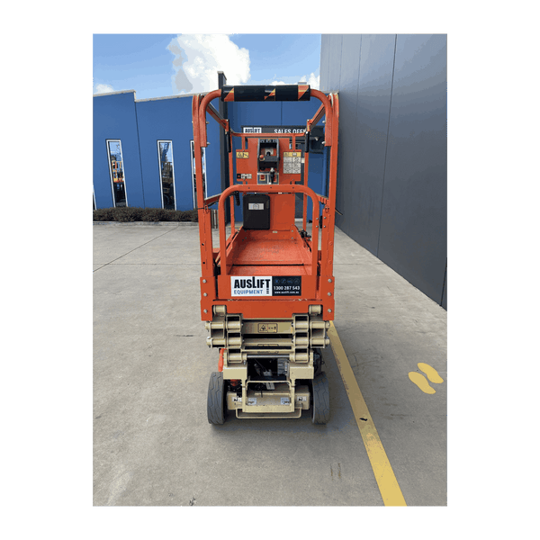 JLG 1930ES electric scissor lift (SN6420) rear view
