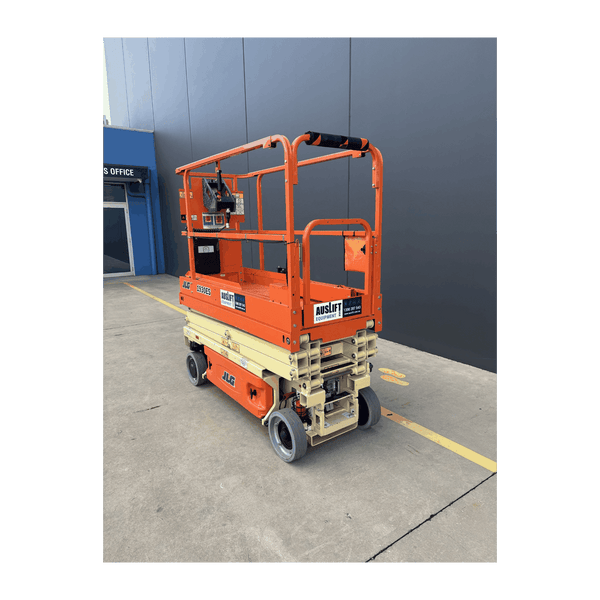 JLG 1930ES electric scissor lift (SN6420) rear left side quarter view
