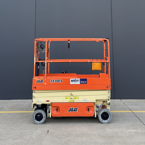 JLG 1930ES electric scissor lift (SN8095) left side view lowered position