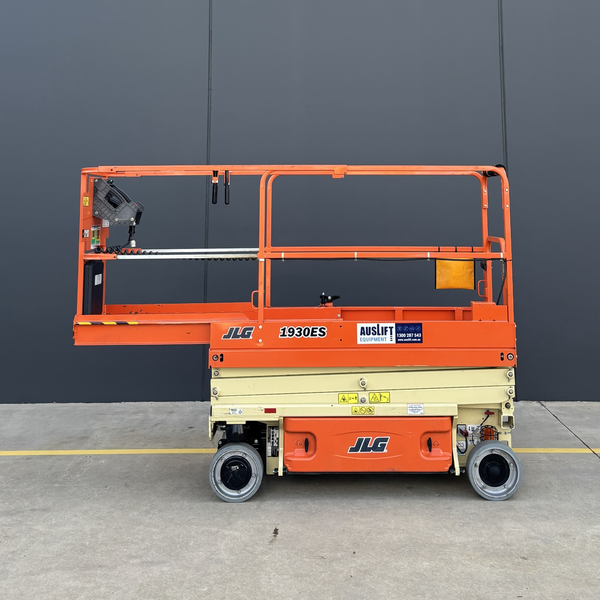 JLG 1930ES electric scissor lift (SN8095) platform extension deployed side view