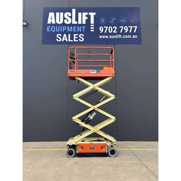 JLG 1930ES electric scissor lift (SN8095) elevated side profile