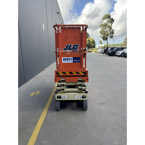 JLG 1930ES electric scissor lift (SN8095) front view