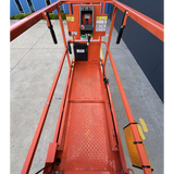 JLG 1930ES electric scissor lift (SN8095) operator platform deck interior