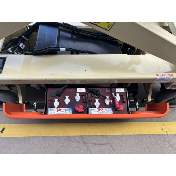 JLG 1930ES electric scissor lift (SN8095) right side battery compartment undercarriage