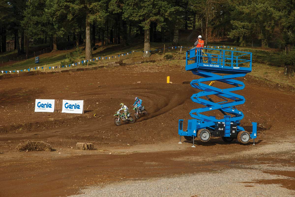 Genie GS-4390 - 43ft RT Self Levelling Diesel Scissor Lift
