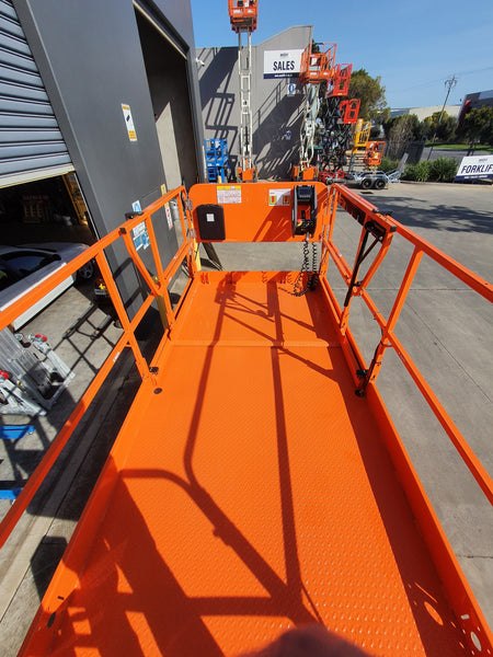 JLG 32ft RT Self Levelling Diesel Scissor Lift