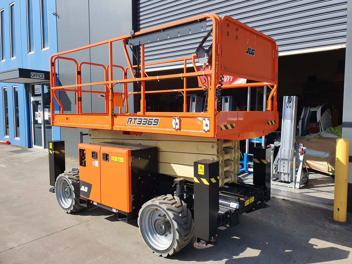 JLG RT3369 - 32ft RT Self Levelling Diesel Scissor Lift