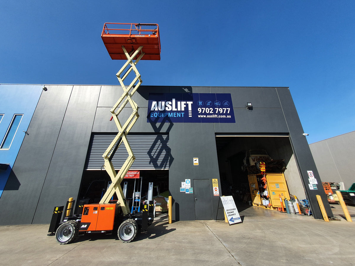 JLG RT3369 - 32ft RT Self Levelling Diesel Scissor Lift
