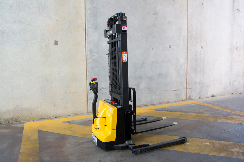 Hyster Liftsmart LS10SS - 1 Tonne to 3.3m - Lift Straddle Leg Electric Stacker Forklift