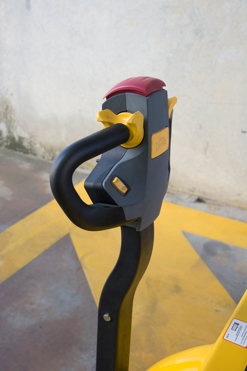 Hyster Liftsmart LS10SS - 1 Tonne to 3.3m - Lift Straddle Leg Electric Stacker Forklift