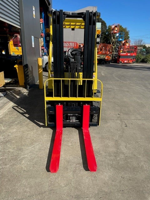 Hyster 2.5UT - 2.5 Tonne to 4.8m - 3 Stage FFL Mast Forklift