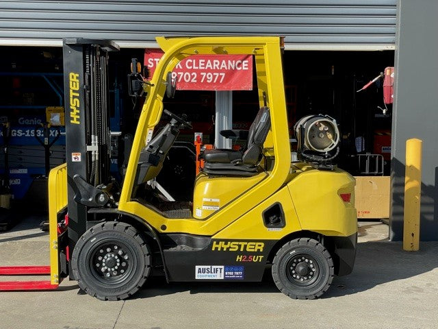 Hyster 2.5UT - 2.5 Tonne to 4.8m - 3 Stage FFL Mast Forklift