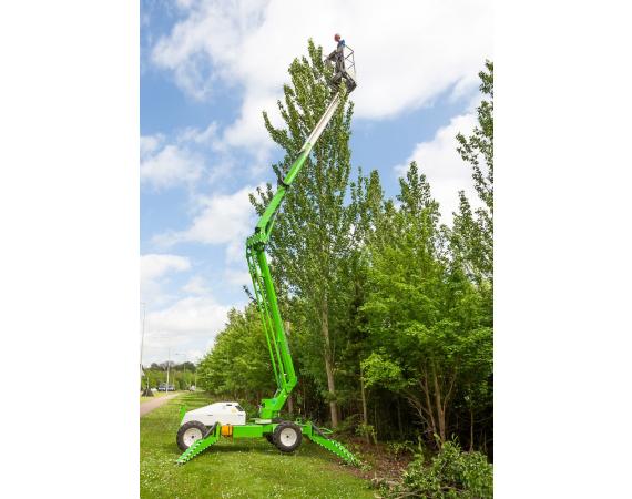 Niftylift Lightweight auto levelling 45ft Cherry Picker
